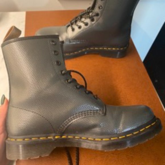 Vegan Dr. Martens 1460 , size 9 W - Picture 3 of 5